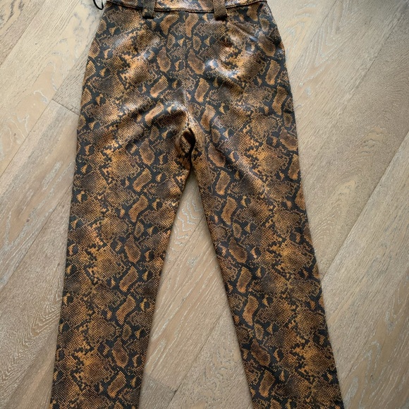 New Revolve snakeprint pants - Picture 4 of 5
